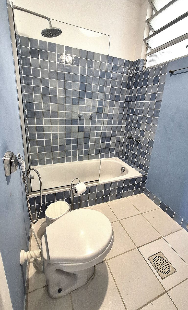 Apartamento reformado próximo as praias do Arpoador, Ipanema
