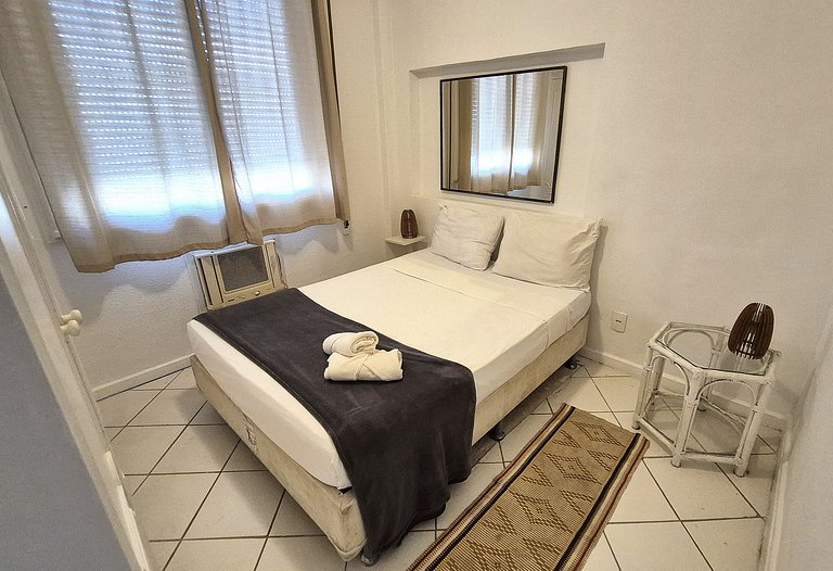Apartamento reformado próximo as praias do Arpoador, Ipanema
