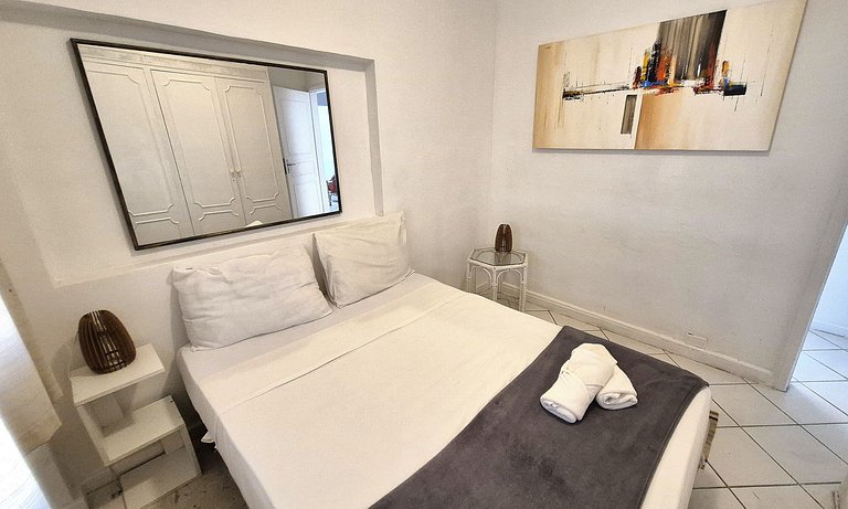Apartamento reformado próximo as praias do Arpoador, Ipanema