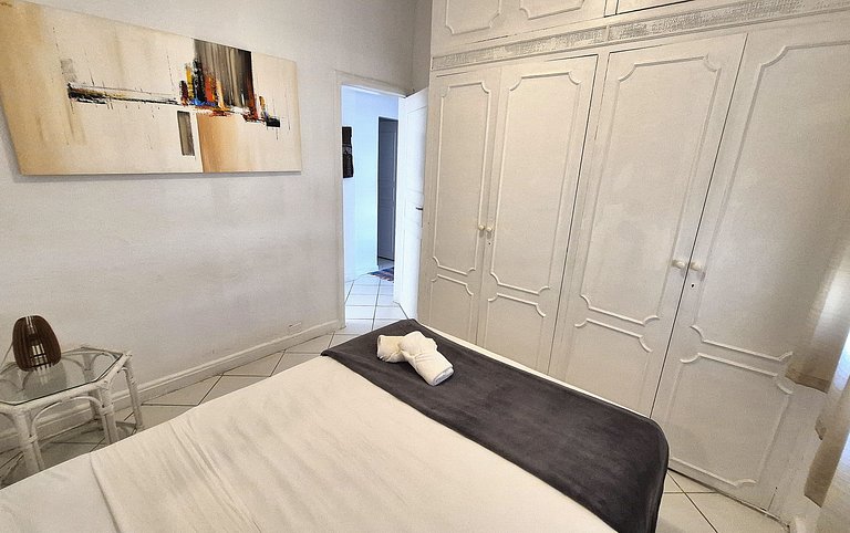 Apartamento reformado próximo as praias do Arpoador, Ipanema