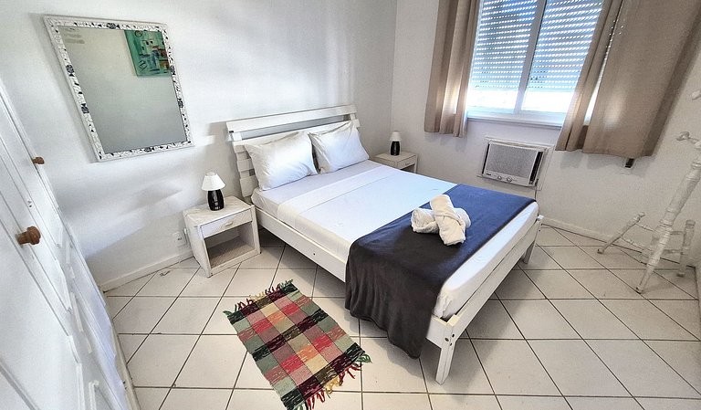 Apartamento reformado próximo as praias do Arpoador, Ipanema