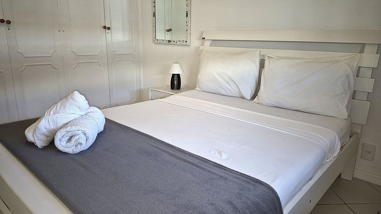Apartamento reformado próximo as praias do Arpoador, Ipanema