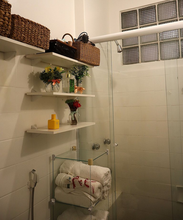 Charmoso quarto e sala para 3 pessoas
