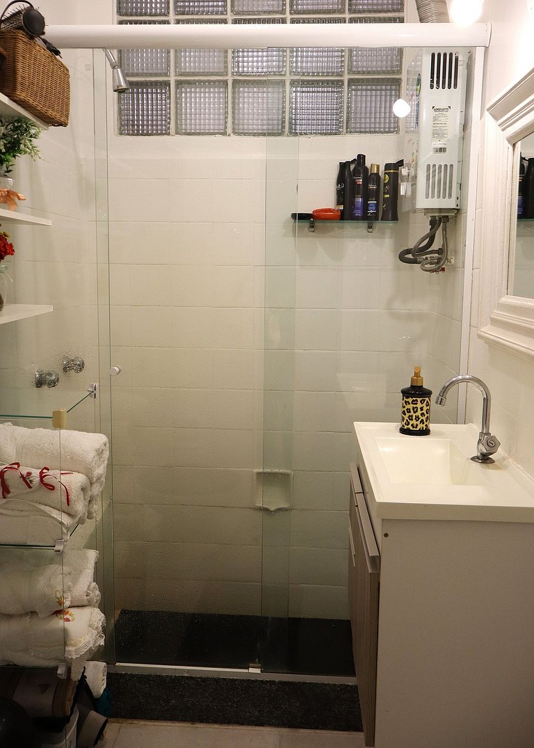 Charmoso quarto e sala para 3 pessoas
