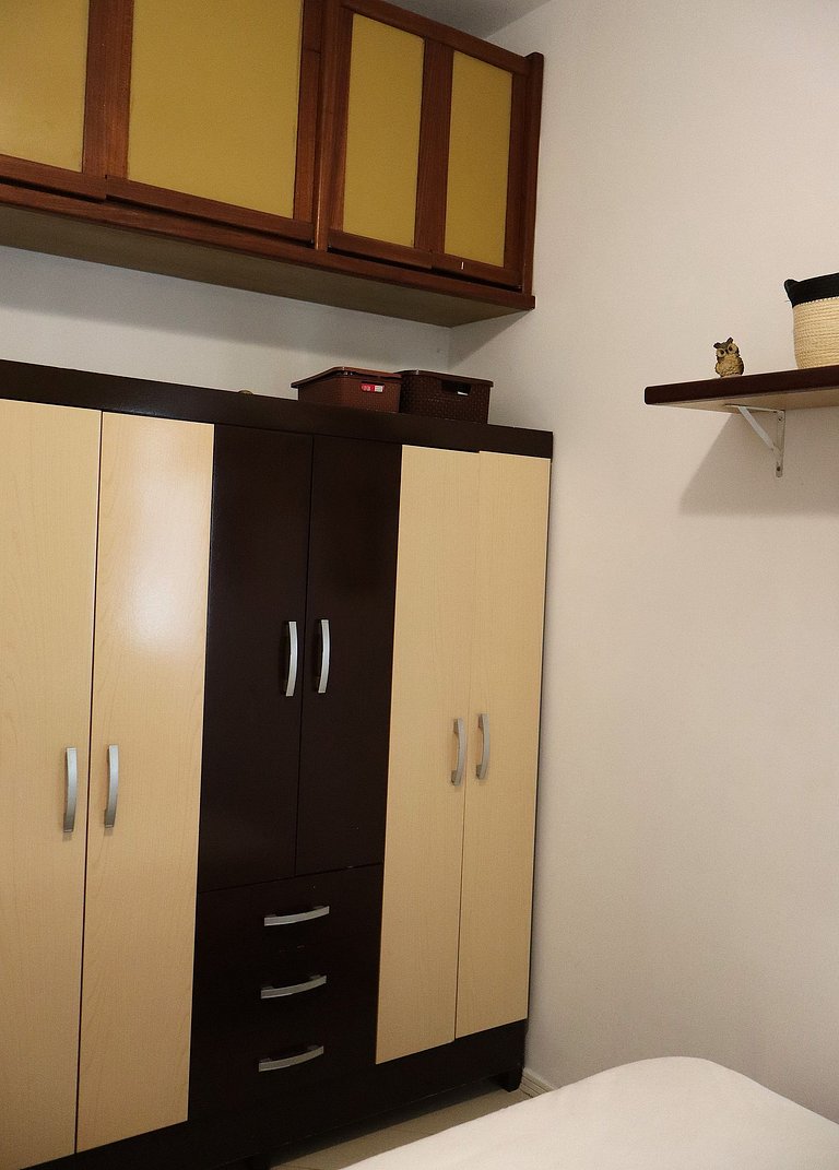 Charmoso quarto e sala para 3 pessoas