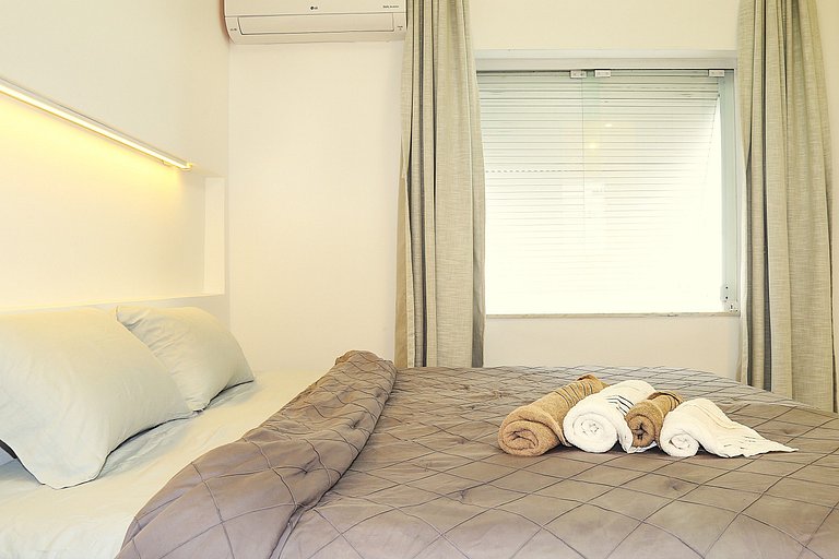 Ipanema just 1 block from the beach