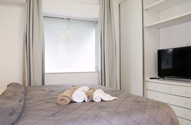 Ipanema just 1 block from the beach