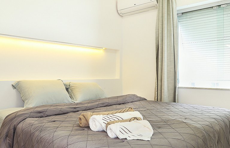 Ipanema just 1 block from the beach