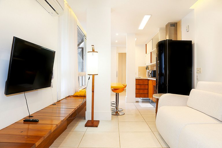 Ipanema just 1 block from the beach