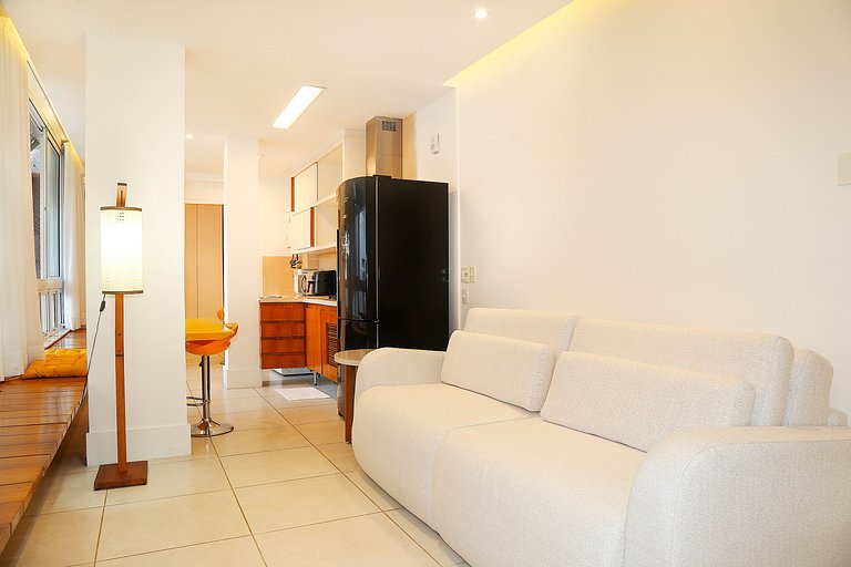 Ipanema just 1 block from the beach