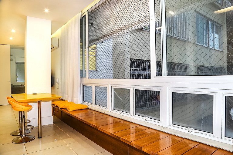 Ipanema just 1 block from the beach