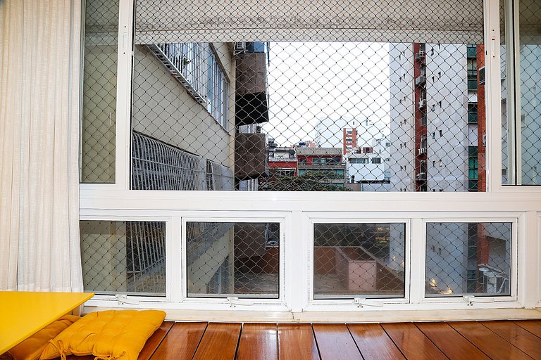 Ipanema just 1 block from the beach