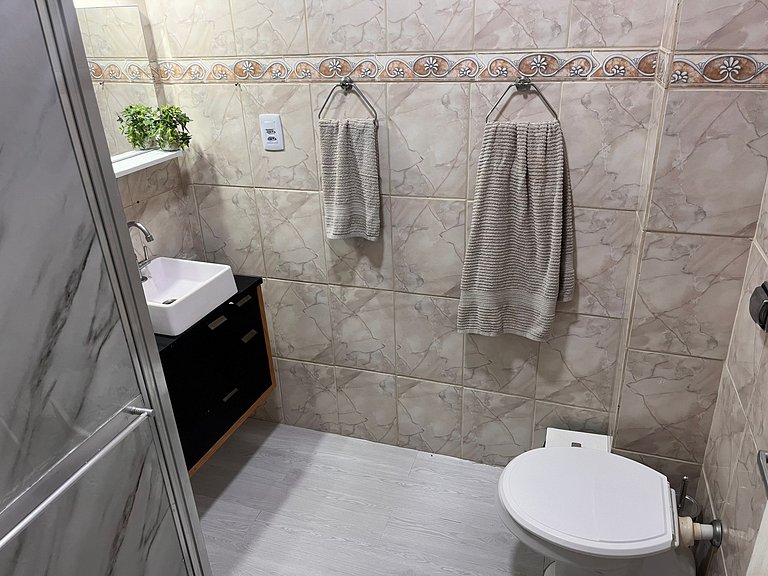 Copacabana, cerca del metro y playa.