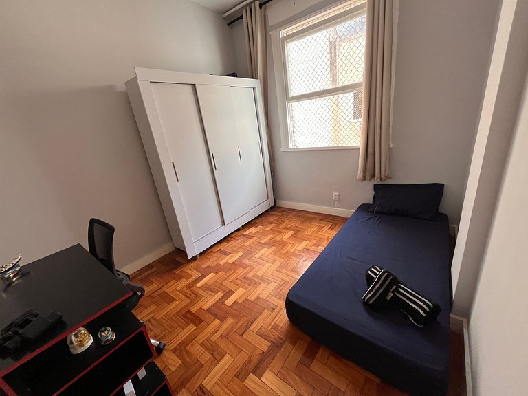 Copacabana, cerca del metro y playa.