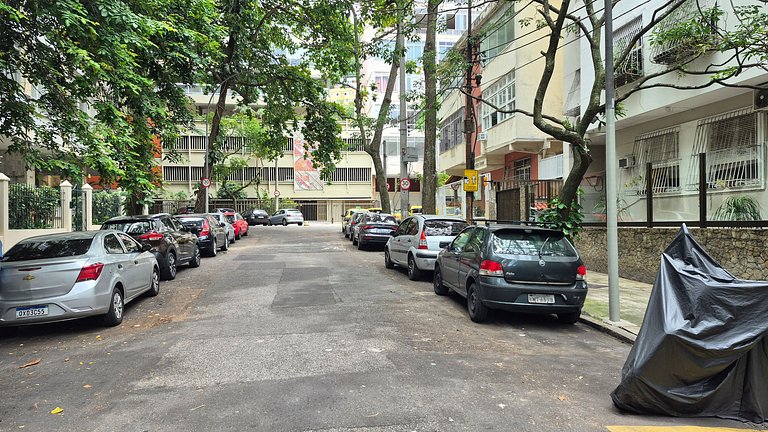 Paz y privacidad en una calle tranquila