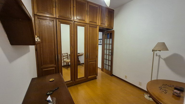 Paz y privacidad en una calle tranquila