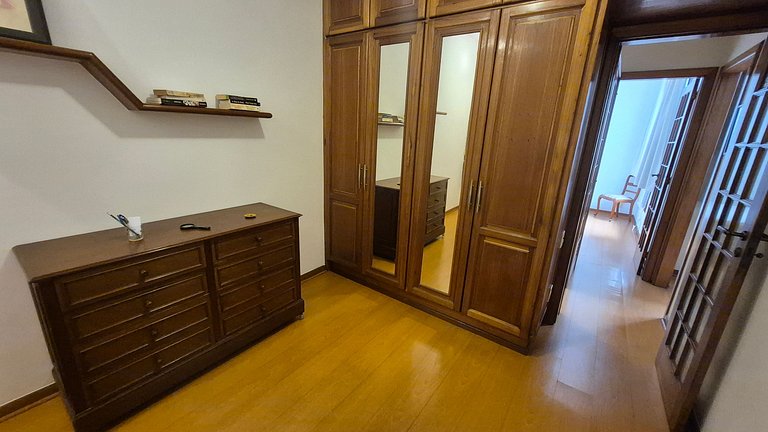 Paz y privacidad en una calle tranquila