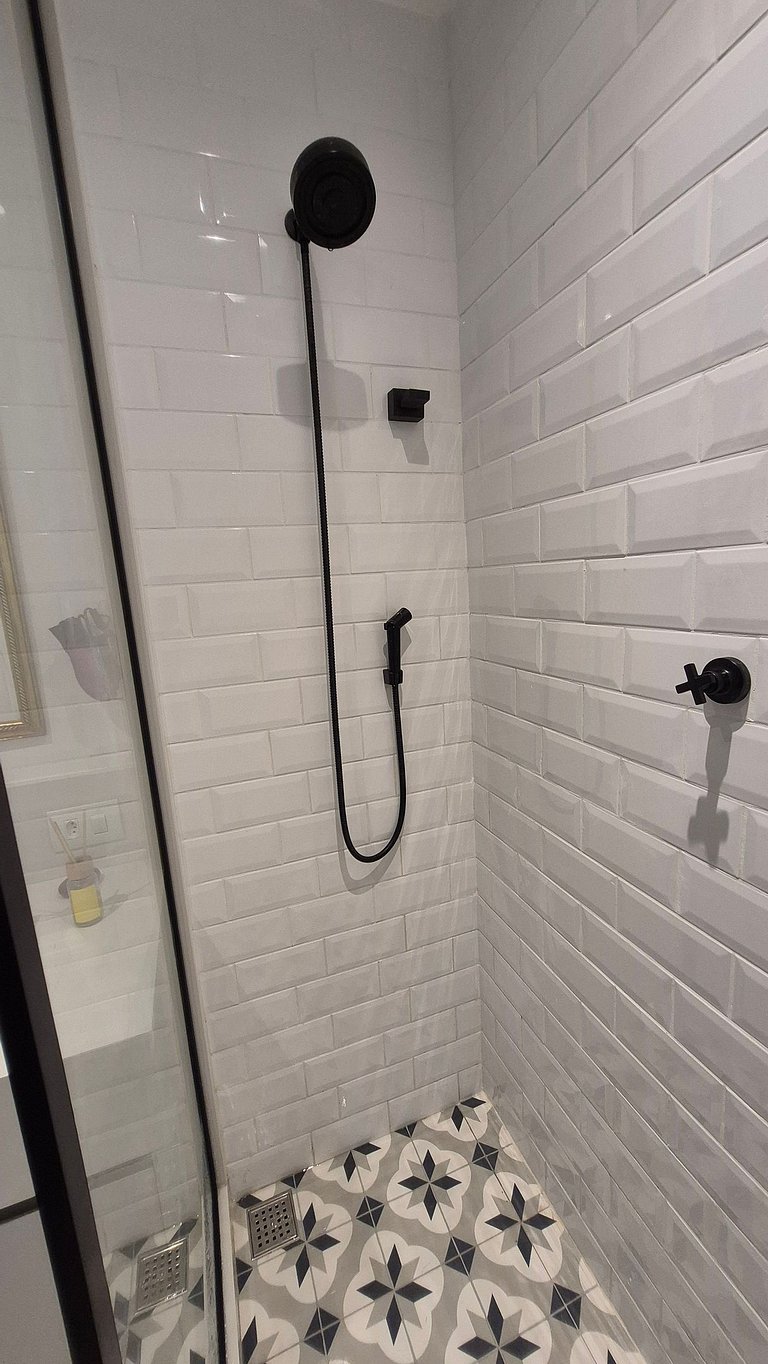 Bedroom and living room 2 blocks from the beach