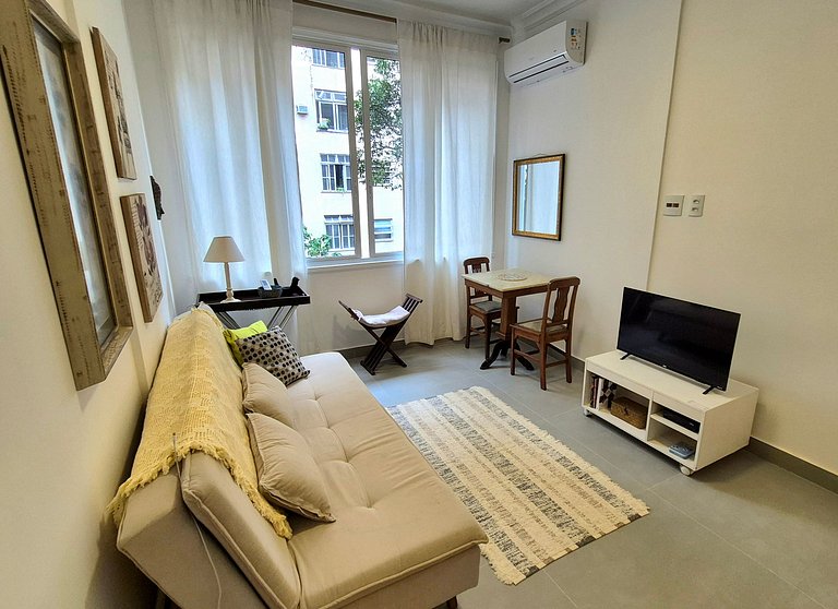 Dormitorio y sala de estar a 2 cuadras de la playa.