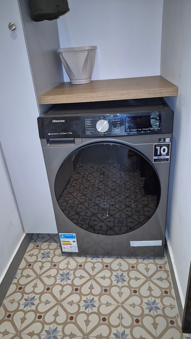 Bedroom and living room 2 blocks from the beach