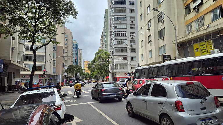 Copacabana posto 6 apenas 1 quadra da praia