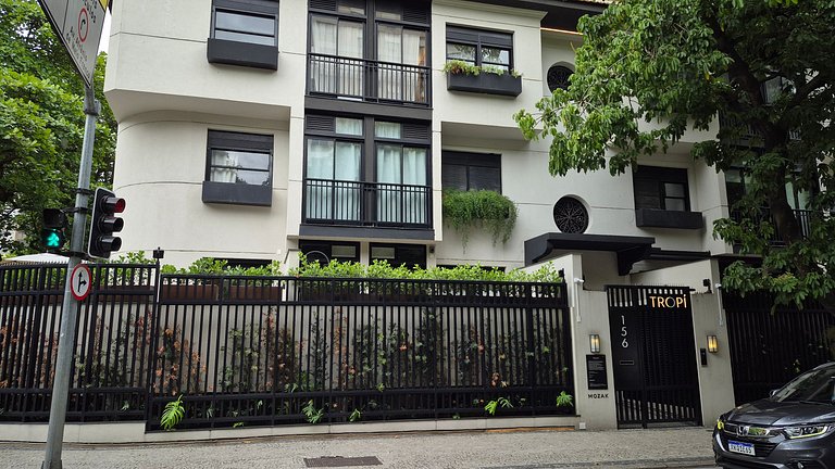 Duplex penthouse 1 block from the beach