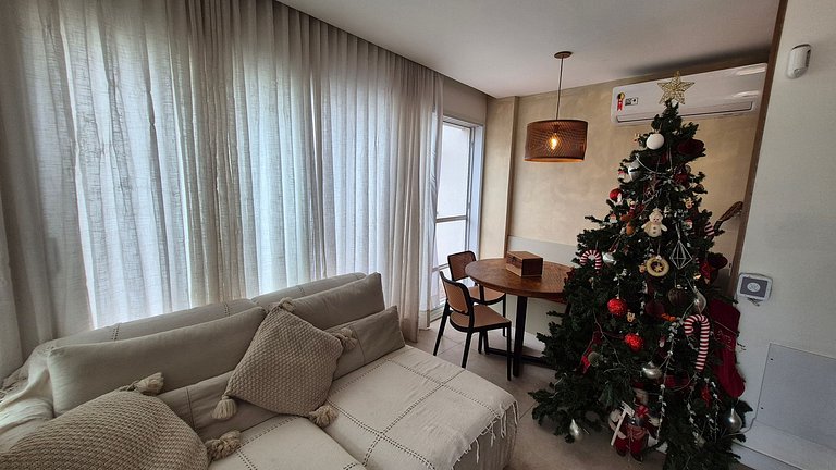 Duplex penthouse 1 block from the beach