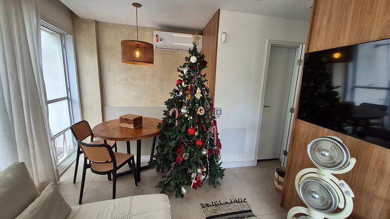 Duplex penthouse 1 block from the beach