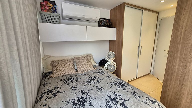 Duplex penthouse 1 block from the beach