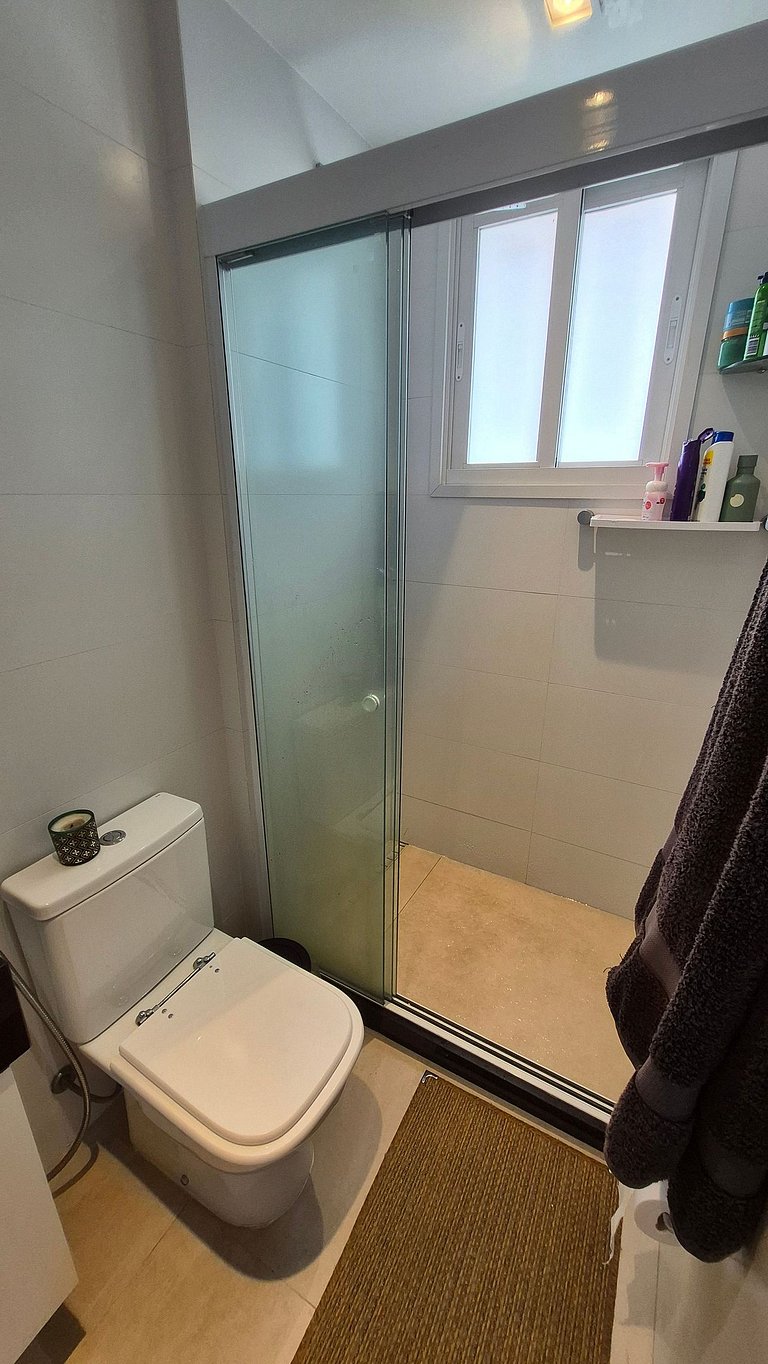 Duplex penthouse 1 block from the beach