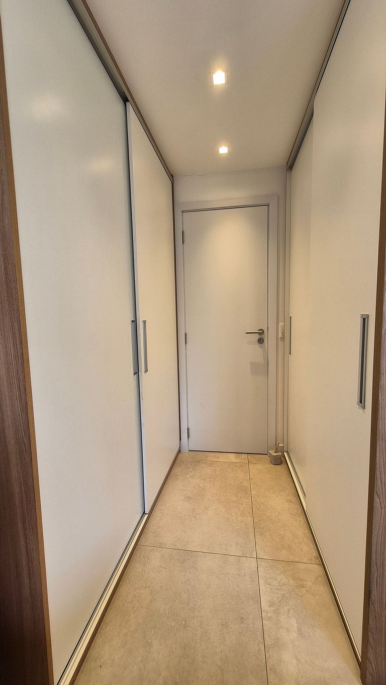 Duplex penthouse 1 block from the beach