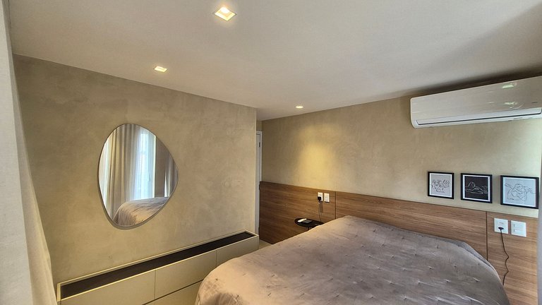 Duplex penthouse 1 block from the beach