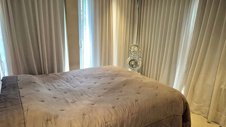 Duplex penthouse 1 block from the beach