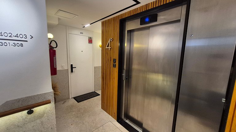 Duplex penthouse 1 block from the beach