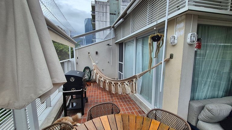 Duplex penthouse 1 block from the beach