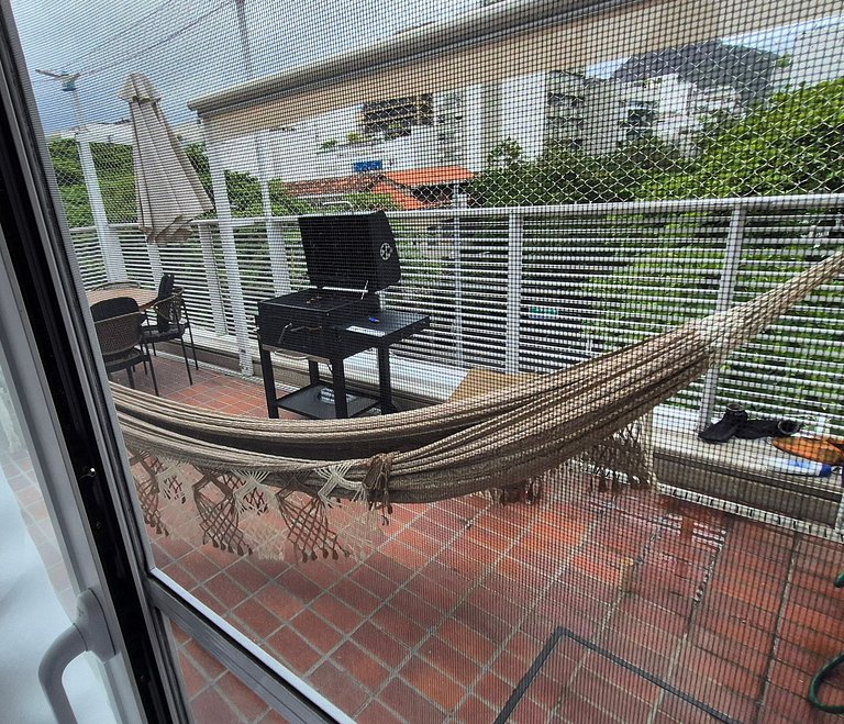 Duplex penthouse 1 block from the beach