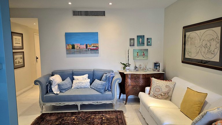 Ipanema, a uma quadra da praia, vista mar