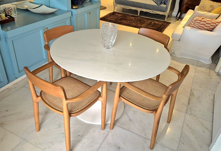 Ipanema, a uma quadra da praia, vista mar