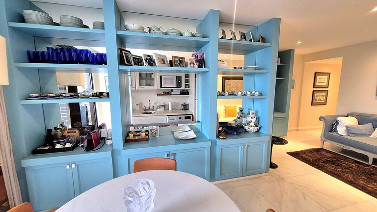 Ipanema, a uma quadra da praia, vista mar