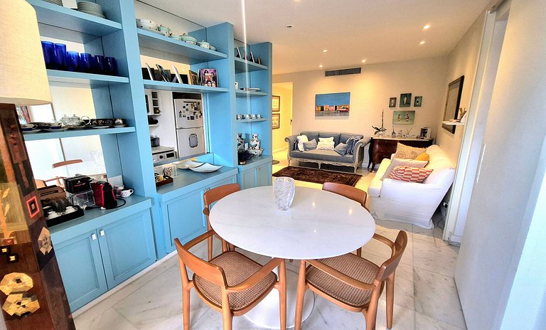 Ipanema, a uma quadra da praia, vista mar