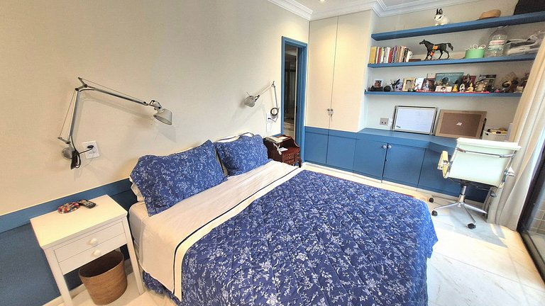 Ipanema, a uma quadra da praia, vista mar