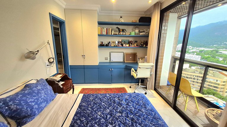 Ipanema, a uma quadra da praia, vista mar