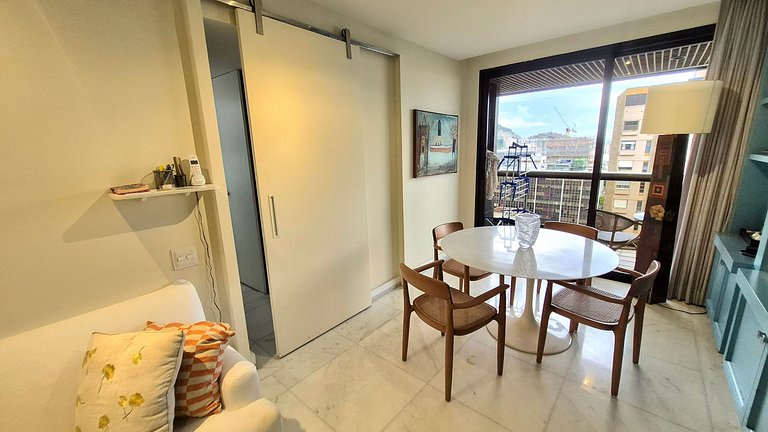 Ipanema a 1 cuadra de la playa con vista al mar.