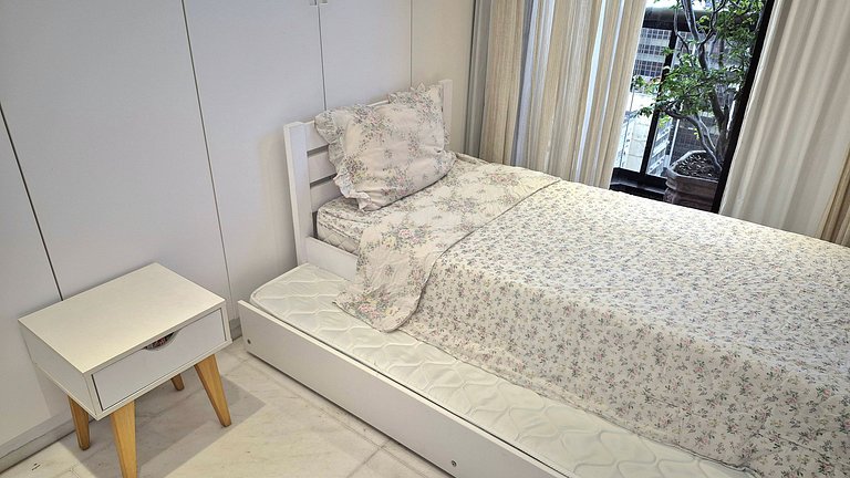 Ipanema a 1 cuadra de la playa con vista al mar.