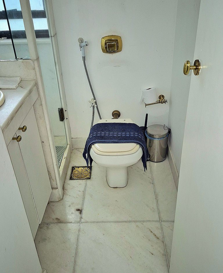 Ipanema, a uma quadra da praia, vista mar