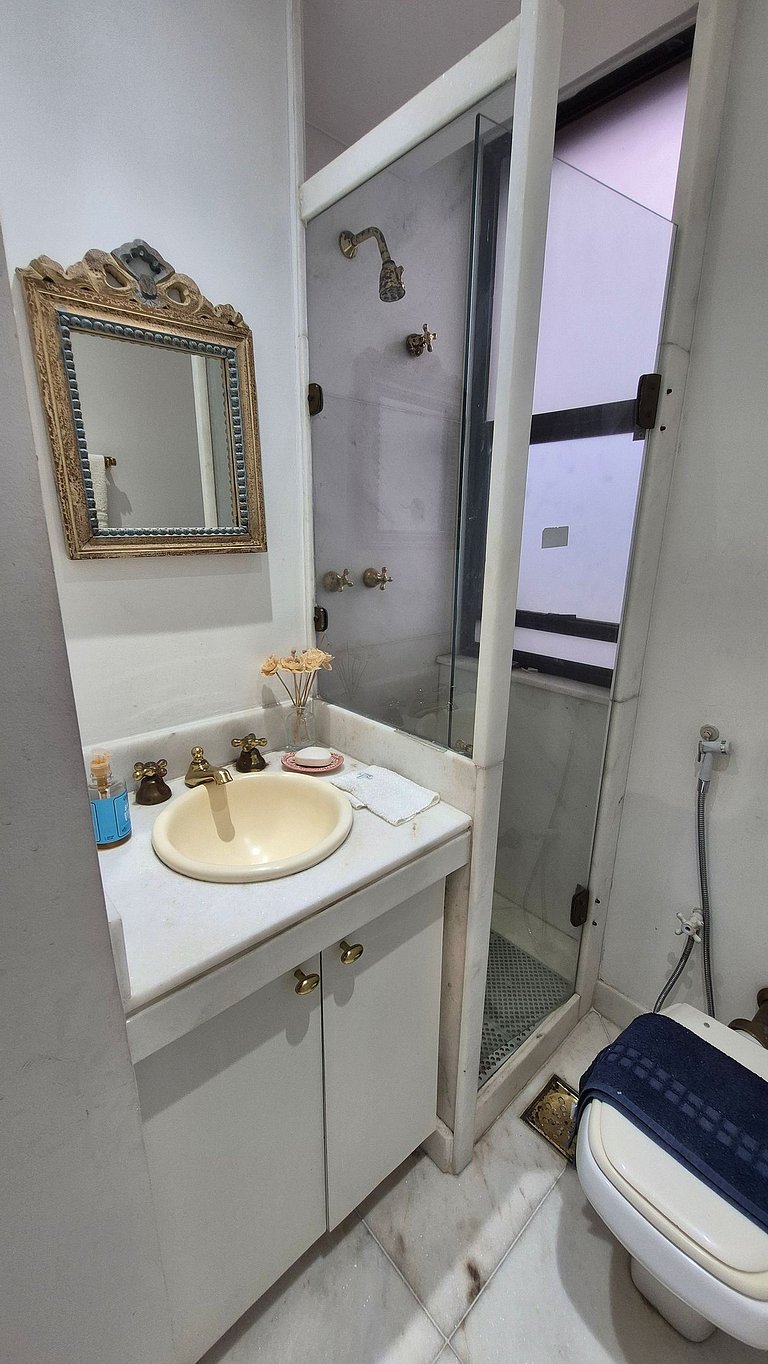 Ipanema a 1 cuadra de la playa con vista al mar.