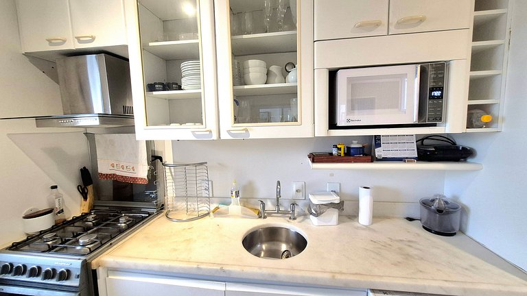 Ipanema, a uma quadra da praia, vista mar