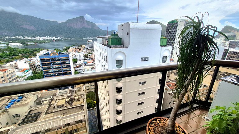 Ipanema 1 block from the beach with an ocean view