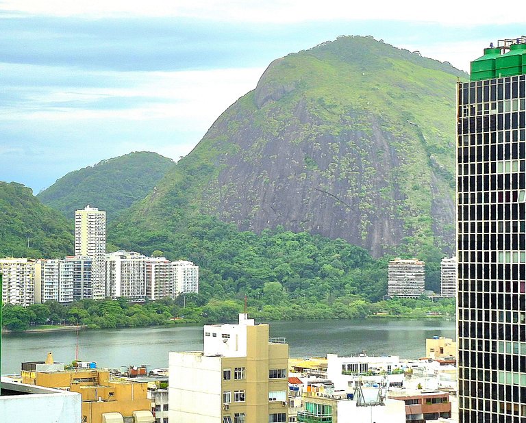 Ipanema, a uma quadra da praia, vista mar