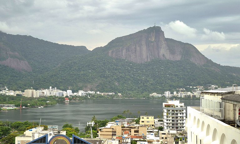 Ipanema, a uma quadra da praia, vista mar